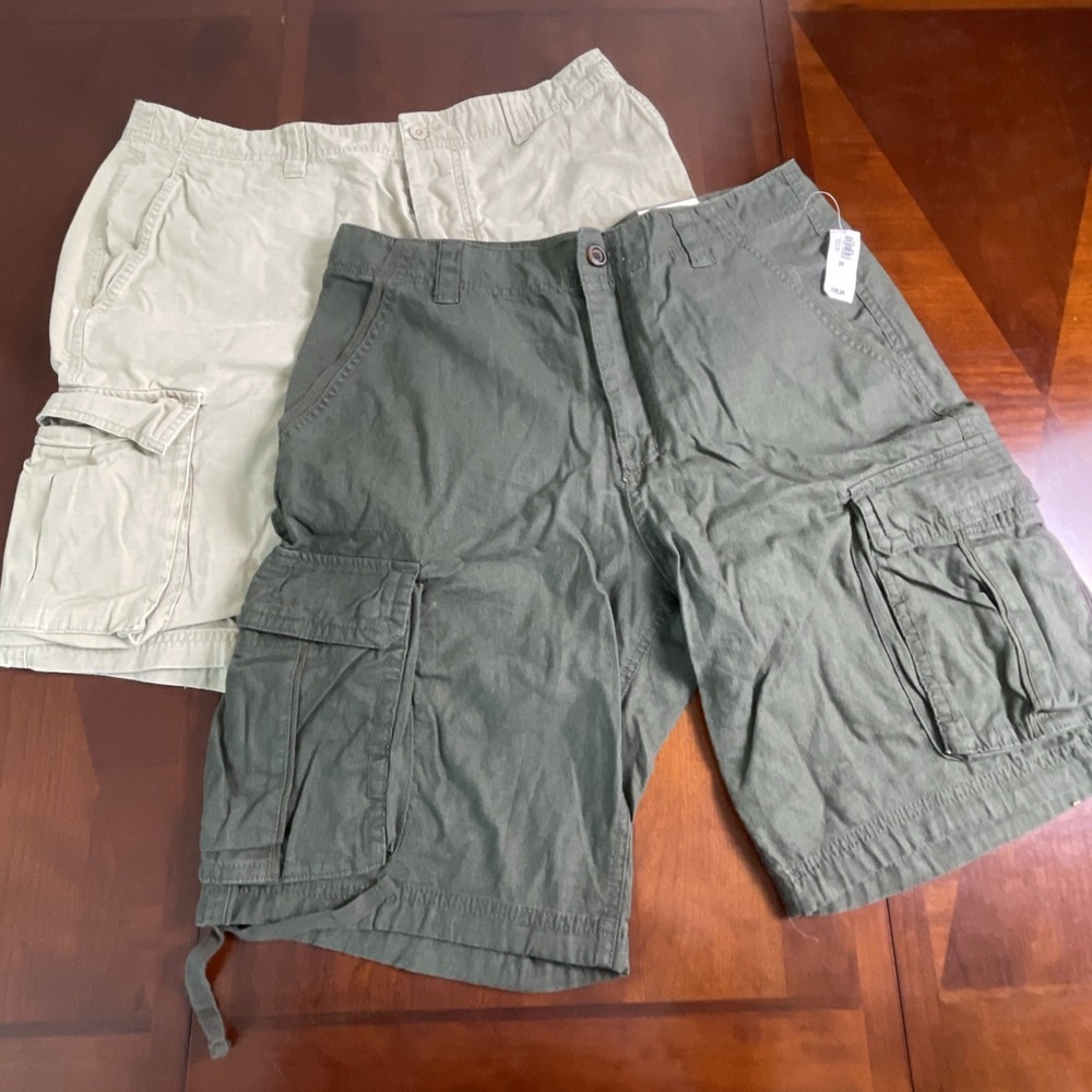 Lot Of 2 Pair Men's Cargo Shorts 1 New Olive And 1 Khaki Preowned Size 34